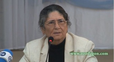 Oinikhol Bobonazarova at a press conference where she announced that she failed to collect the required number of signatures. Screen capture from a YouTube video uploaded on October 11, 2013, by Kayumars Ato.