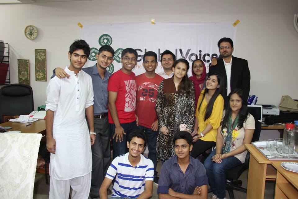 GV Pakistan author Sana Saleem and Awab Alvi with GV Urdu editor Faisal Kapadia with some participants  Photo from #GVMeetup in Karachi, November 1, 2013 album on the Bolo Bhi Facebook page