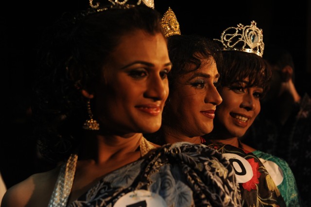 Gli hijra in un concorso di bellezza. Fotografia di Mohammad asad. Copyright: Demotix (18/11/2011)