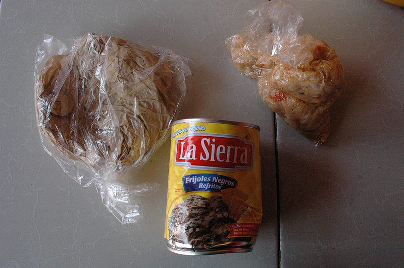 A single ration. Photo taken by Dawn Paley in the house of Las Patronas, Amántlan, Veracruz. Image under Creative Commons license  (CC BY-NC-SA 2.0)  
