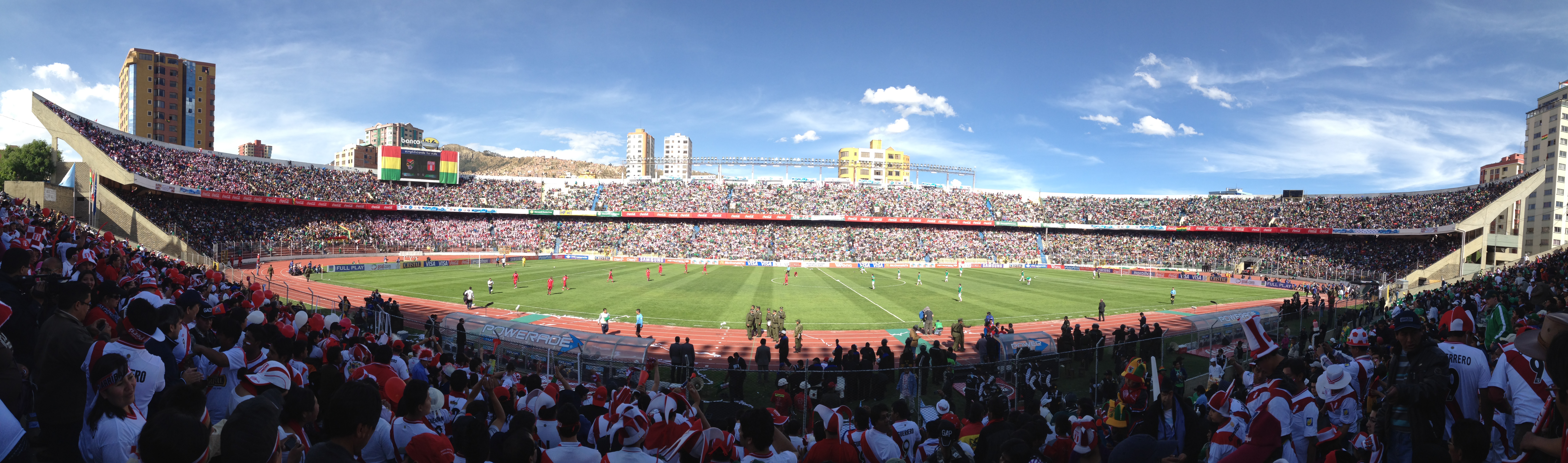 Bolivia-Peru in het Hernando Siles Stadion in La Paz - Foto van Eddie Avila