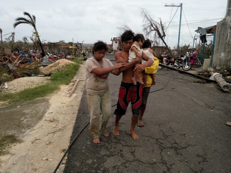 A family in typhoon-ravaged village. Photo by David Yu Santos, Facebook