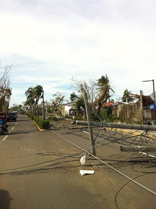 Fallen electric posts in Roxas Boulevard. Photo by Kashmer Diestro, Facebook