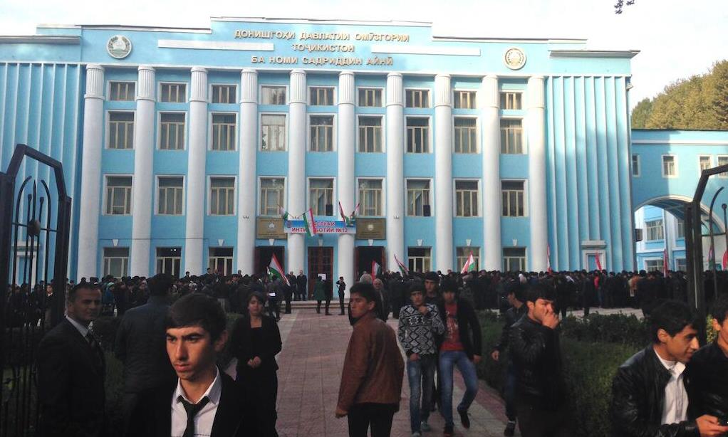 Young people crowding to cast their votes in today's presidential poll in Dushanbe. Image by Aaron Huff, used with permission.