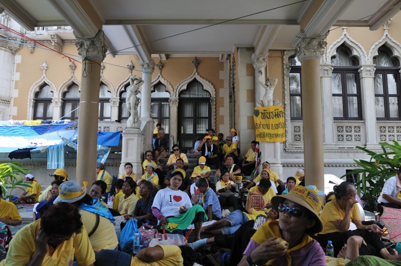 Yellow Shirts occupying the Government House. Photo by Craig Martell, Copyright @Demotix (8/30/2008)