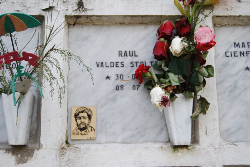 Рауль Вальдес Столзе. Мемориал пропавших без вести. Фото от Paul Lowry из сети Flickr, доступно под лицензией Creative Commons (CC BY 2.0)