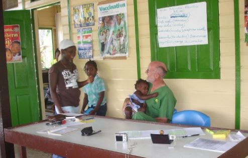 Henri Dumoulin with a child at the PMI center of Apatou, French Guiana (with his permission) 