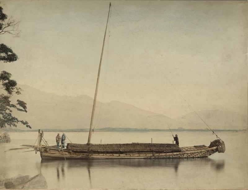 Pêcheurs sur un bateau. Japon, c. 1870-1890. Domaine Public.