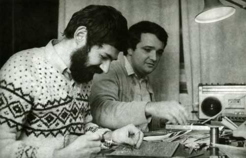 Voja Antonić and his colleague Jova Regasek putting together the Galaksija prototype in 1983. Public domain.