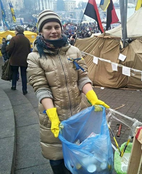 A woman volunteering to clean protest grounds in Kyiv. Photo by a creator of a Facebook page 'Maidaners'. Used with permission.