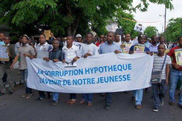 March against Corruption in Moroni in November 2013 via Comores actualités - Public Domain 