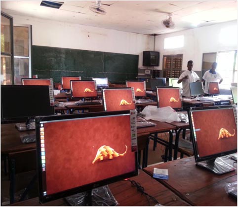 ليمورجال، كمبيوتر يعمل بالطاقة الشمسية مصنوع في مالي - الصورة من موقع التكنولوجيا من افريقيا ومستخدمة بأذن