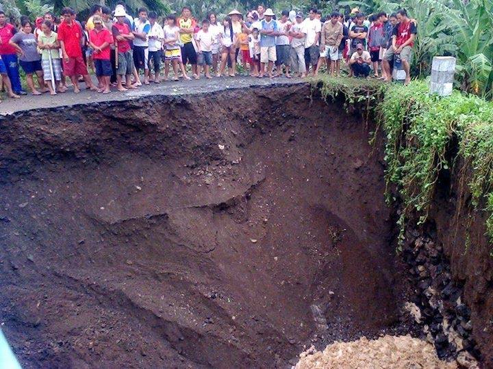 Landslide in Paslaten Minsel Village, North Sulawesi. Photo from Facebook page of Manado