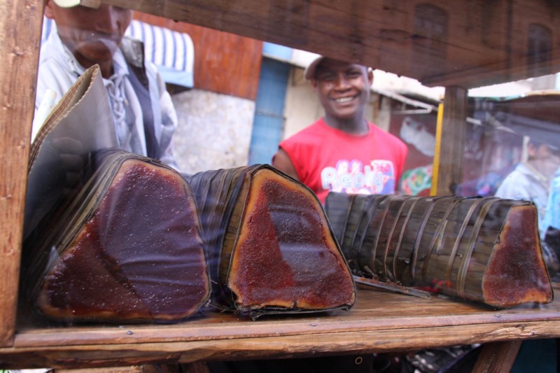 كوبا، وجبة خفيفة من مدغشقر، مصنوعة من الفول السوداني، السكر البني و طحين الارز هو المكون الرئيسي 