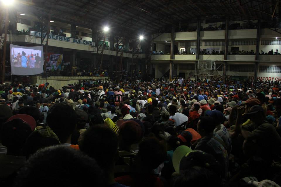  rassemblement pour la manifestation 'People Surge' (l'élan du peuple) dans une université publique à Leyte. Photo de Tudla
