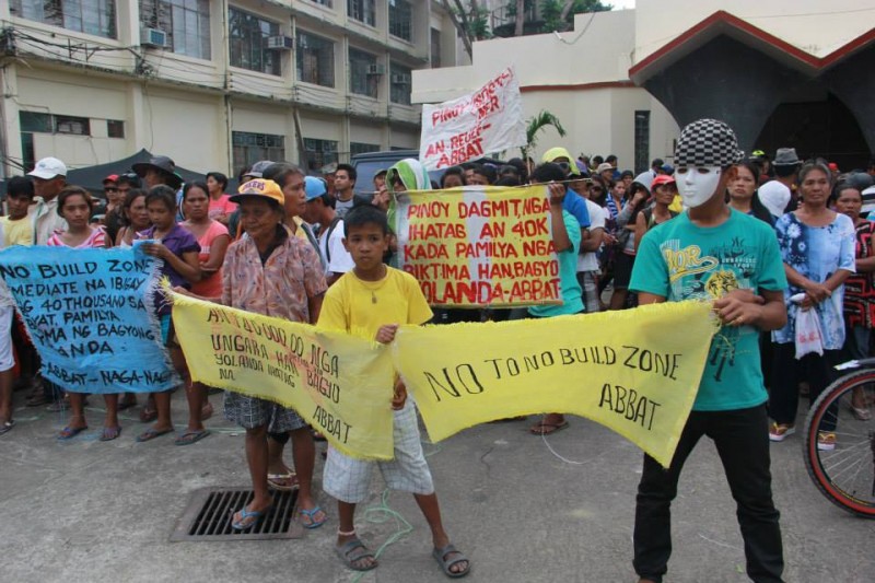 Des habitants de tout âge demande l'annulation de la politique gouvernementale de zones non-constructibles. Photo par Tudla.