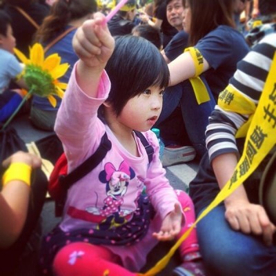 A kid in the rally. Photo by sheina0128. CC: NC.