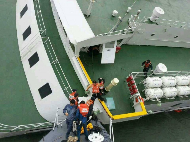 Image of the rescue operation, Image shared by Korean Coast Guard