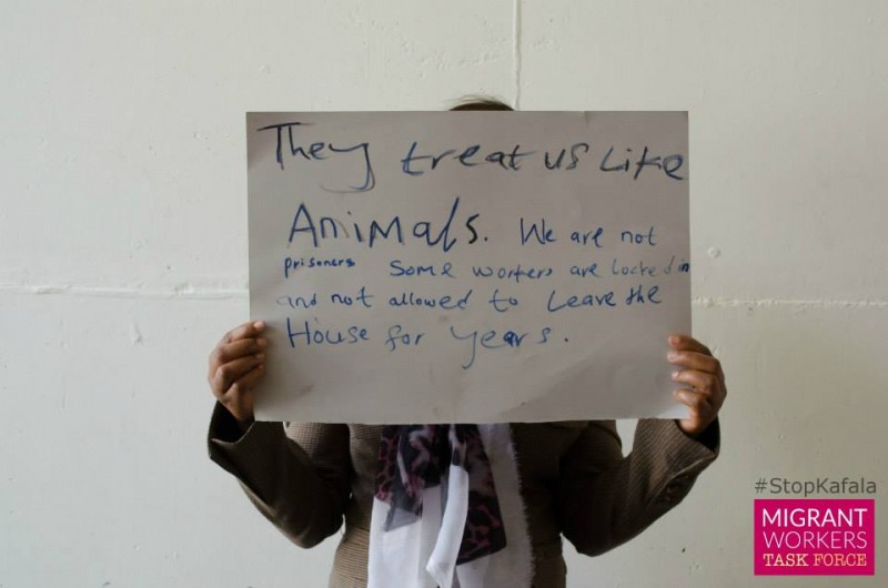 "Ils nous traitent comme des animaux. Nous ne sommes pas des prisonniers. Certains travailleurs sont enfermés et ne sont pas autorisés à quitter la maison pendant des années "