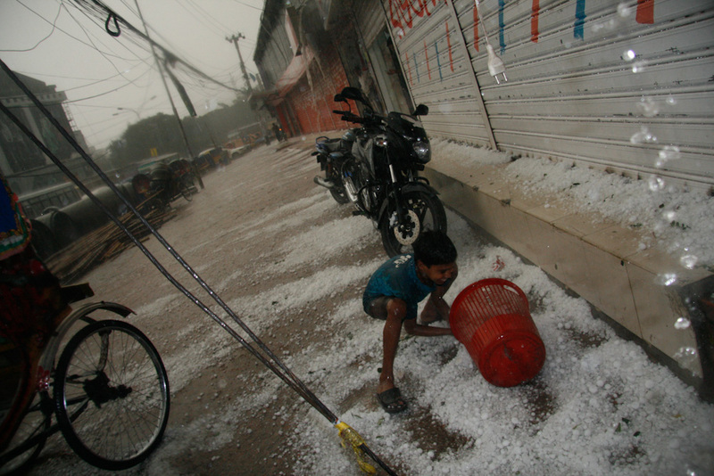 Hail storm sweeps through Dhaka city. Image by Mehedi Rahman. Copyright Demotix (24/2/2010)