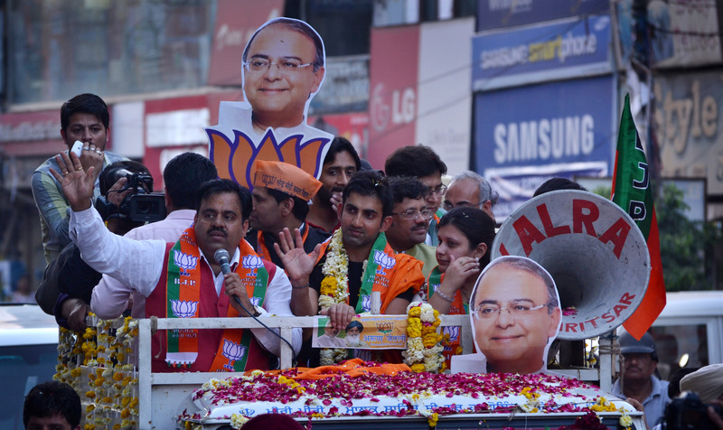 La campaña del jugador de cricket indio Gautam Gambhir para el Partido Popular Indio en Amritsar. Imagen por Sanjeev Syal. Copyright Demotix (5/4/2014)