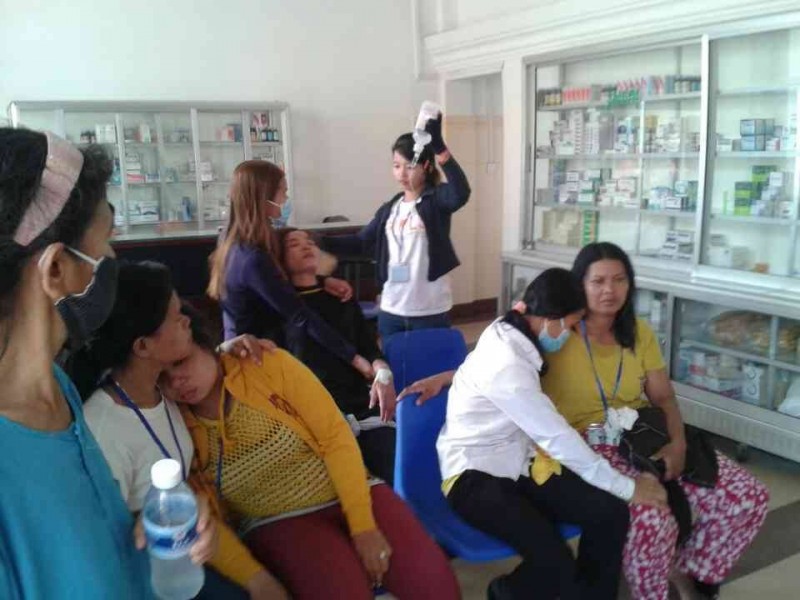 Lavoratori in clinica dopo essere svenuti in una fabbrica di abbigliamento