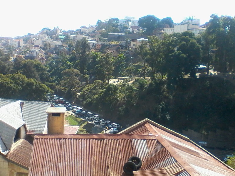 Urban traffic in Antananarivo via Mada aventures CC-NC-2.0 