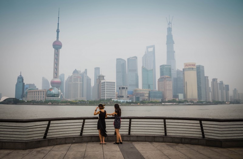 Young people in Shanghai in 2013. Photo by Flickr user Richard Schneider. CC BY-NC 2.0 