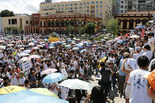 Thousands of anti-greed bill protestors gathered at Tap Seac Square before the rally started. Photo from All About Macau Facebook page. Non-commercial use.