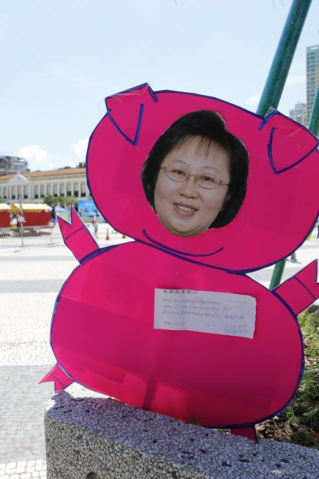 Protestors stick  the face of Secretary for Administration and Justice, Florinda Chan Lai-man, onto a pig-shape placard to mock at her greed. Chan is the drafter of the bill. Photo from All About Macau's Facebook page. Non-commercial use. 