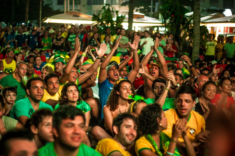 Fans in Rio de Janeiro watch Brazil defeat Croatia 3-1 on June 12, 2014. Photo by Flickr user Ninja Midia. CC BY-NC-SA 2.0