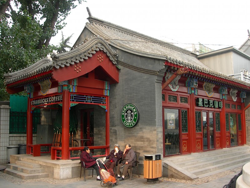 Starbucks en Pekino. Foto farita de Flickr-uzanto byLorena. CC BY-NC-SA 2.0