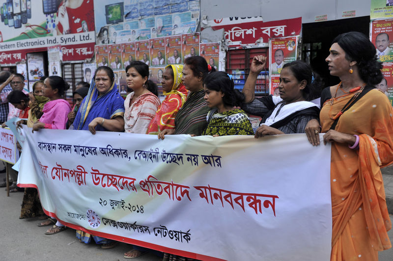 Sex worker formed human chain at front of press club in Dhaka protesting the eviction of Kandapara brothel, Tangail. Image by Mohammad Asad. Copyright Demotix (20/7/2014)