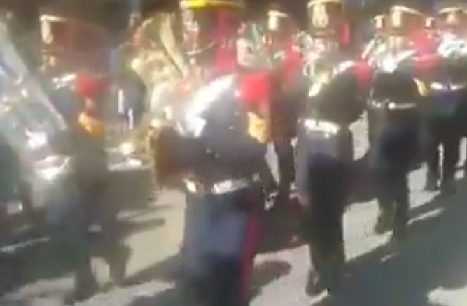 A screenshot of the Alto Peru Mounted Fanfare Band playing "Brasil, decime qué se siente" in Tucumán on Argentina's Independence Day.