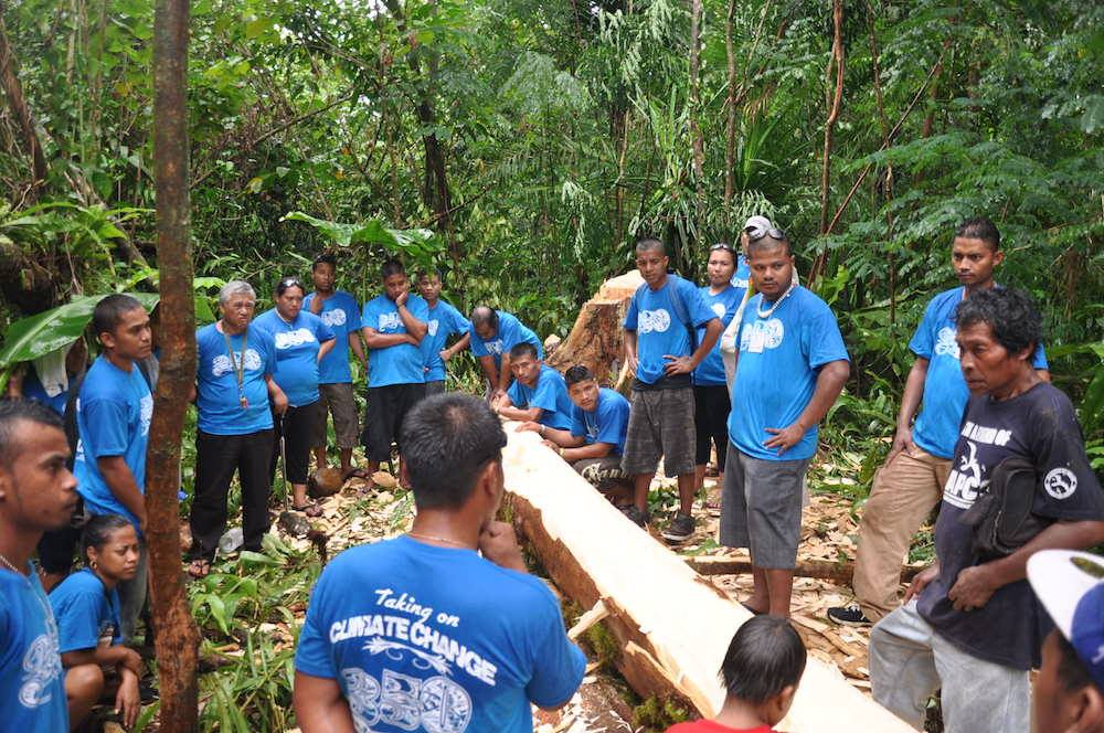 Canoe building in Pohnpei, the Federated States of Micronesia, where the warriors are learning the canoe building process from local elders. Photo credit: 