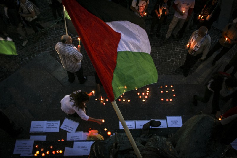 "No dia 12 de julho, um grupo de pessoas organizou um protesto silencioso na Cracóvia, em solidariedade à Gaza. Manifestantes imprimiram os nomes de todas as crianças mortas em Gaza durante a Operação 'Borda Protetora'."