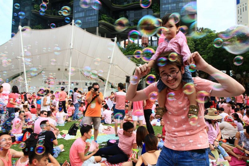 'Ние сме семејство' од Конг Чек Јонг. Фотографија од Фејсбук страницата на Розева Точка Сингапур