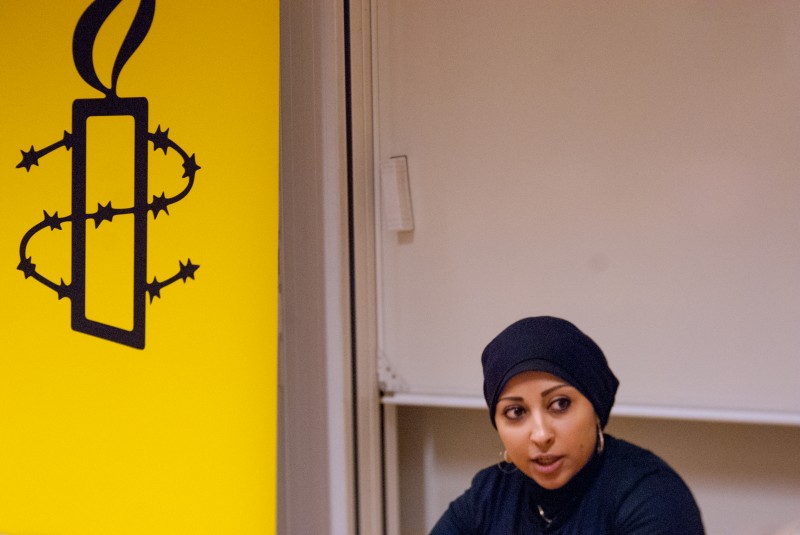 Bahrajnské aktivistce za lidská práva Maryam Al Khawaja byl odepřen vstup do země – a ona na letišti vyhlásila hladovku. Autorka fotografie Julia Reinhart, copyright Demotix.