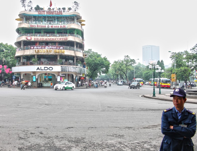 Dohled nad bezpečností dopravy ve městě Hanoj, 20. listopadu 2013, autor fotografie Cesar Torres, zdroj Demotix.