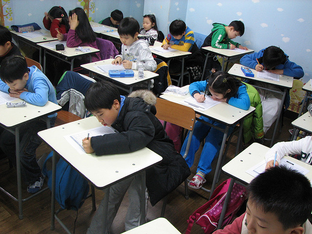 Young Korean children studying at a "hagwon." Image by Flickr user knittymarie (CC BY-SA 2.0)