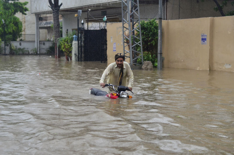 Ulice Láhauru, povodeň způsobená těžkými dešti. Autor fotografie Ashbel Sultan, copyright Demotix (5. září 2014).