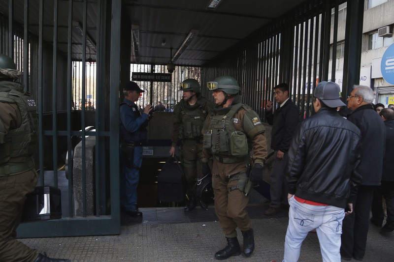Wave of bomb threats disrupt daily life in Chile -Santiago, 10 September 2014 by Ibar Silva, Demotix.