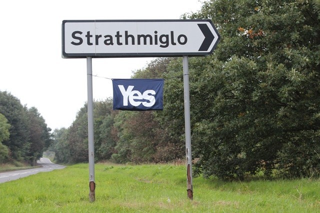 Yes Campaign banner on approcach to Strathmiglo, Fife (Photo: Anna Chworow)