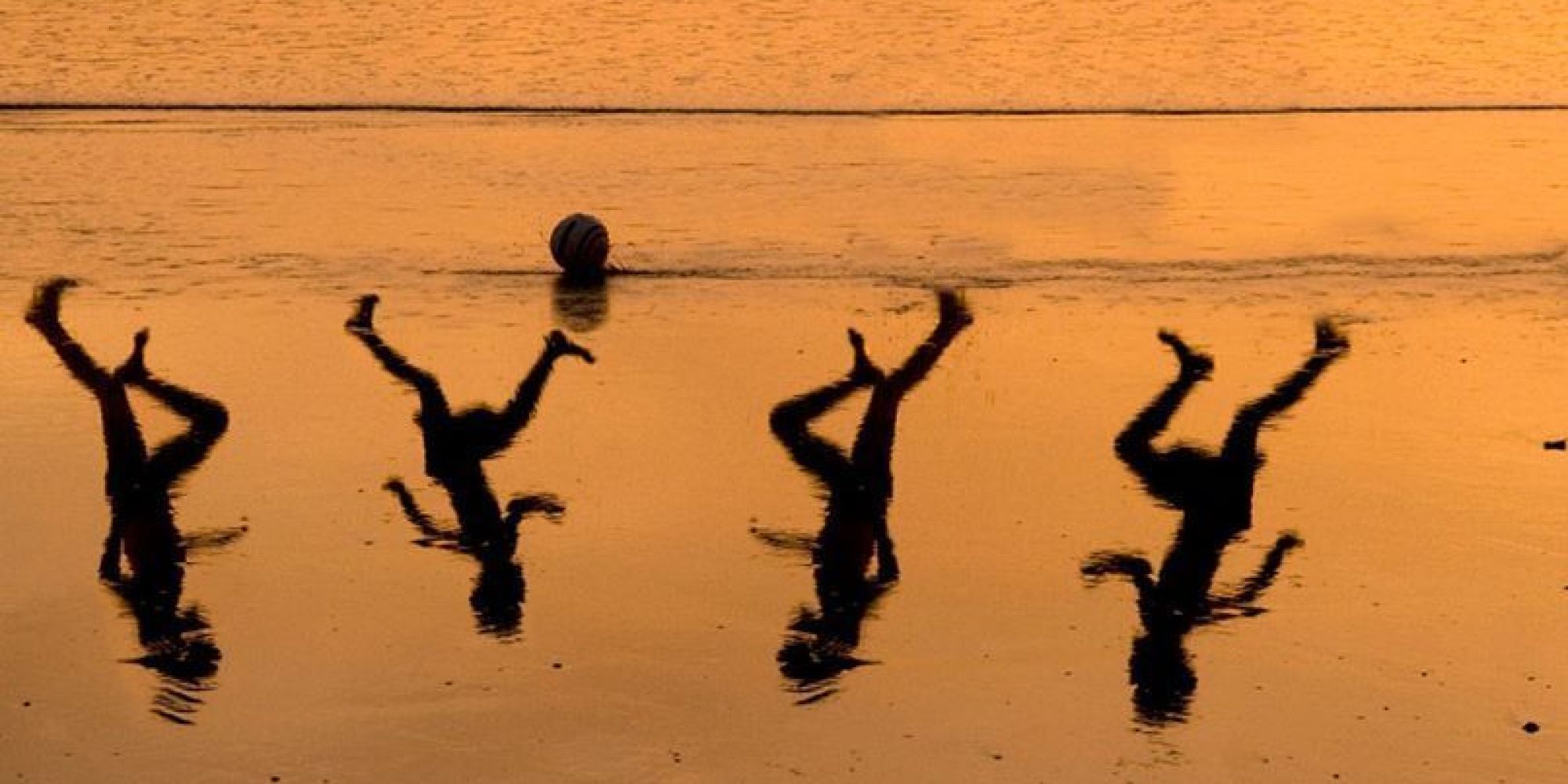 A tribute by Israeli artist Amir Schiby to the 4 children killed on a Gaza beach by an Israeli air strike while playing football