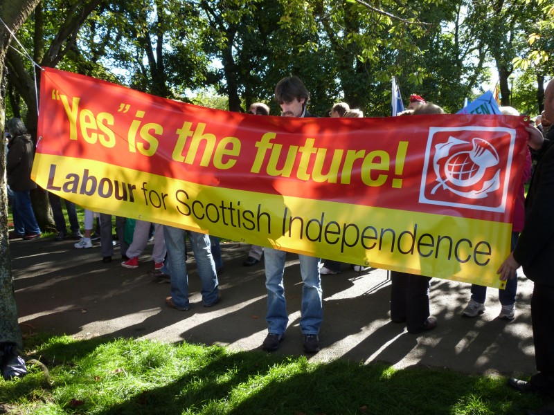 Laboristas a favor de la independencia escocesa; foto de Màrtainn MacDhòmhnaill, usada con licencia CC BY-NC 2.0. 