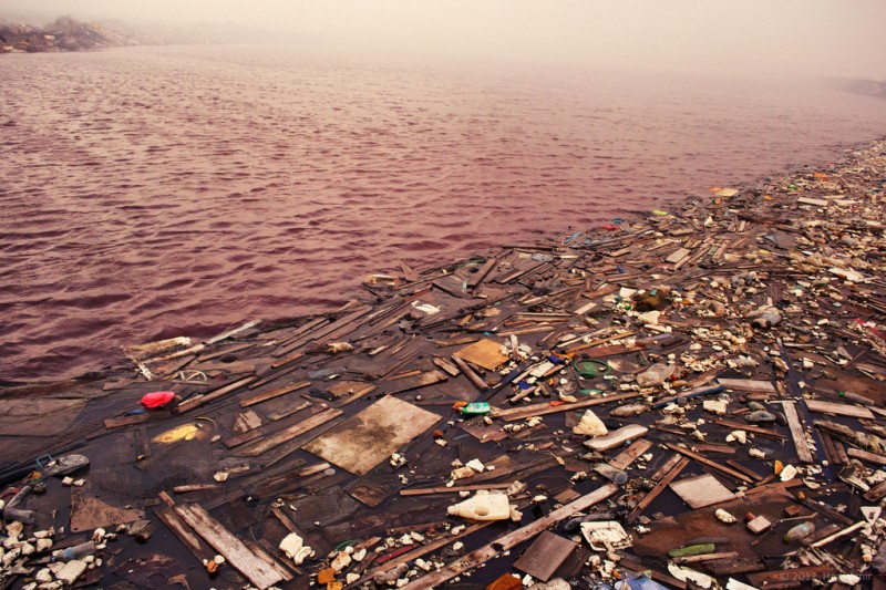Ostrov Thilafushi – místo, kde se odpad dostává do vody. Fotografie ze serveru Flickr od autora Hani Amir. V rámci licence CC BY-NC-ND.