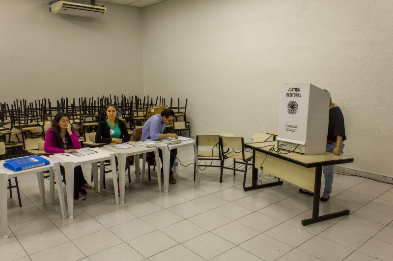Woman votes at the electronic booth on Sunday, 5th of October. More than 100 million Brazilians took to the polls today. Image by Taisa Sganzerla.