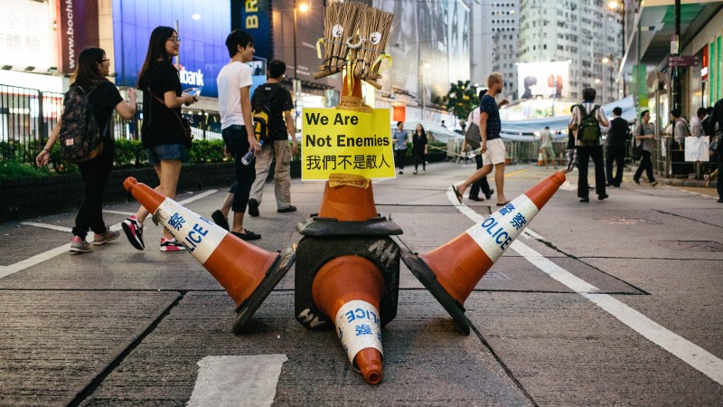 (Mi nismo neprijatelji) Barikada sa značenjem, Zaliv Kozvej, Hong Kong. 29 septembar 2014. Foto: Pete Walker. Autorska prava Demotix