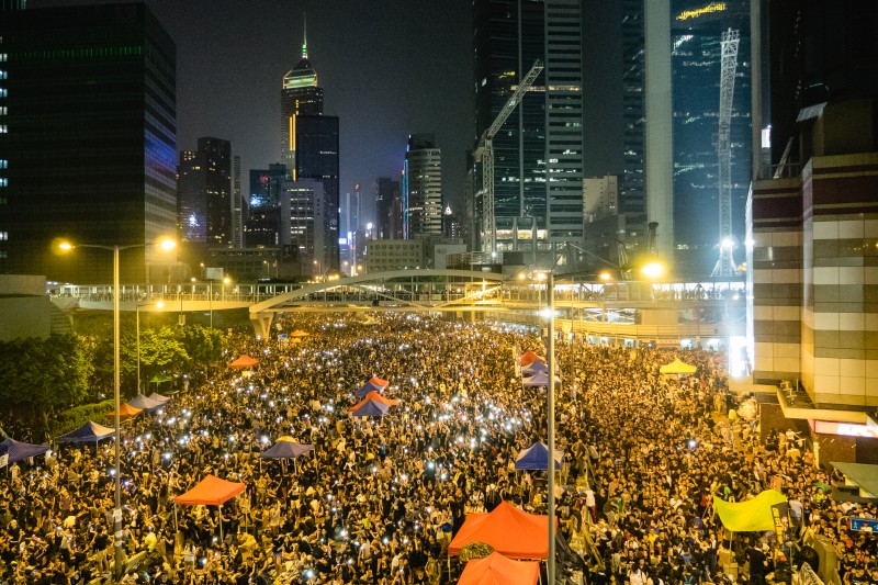 Mobile phones light up the crowd of pro-democracy protesters in Hong Kong on September 30, 2014. Photo by Flickr user Pasu Au Yeung. CC BY 2.0