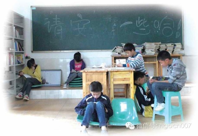 Citizen-run libraries forced to shut down. Chinese social media image via China Digital Times. 